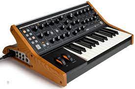 سینتی سایزر (synthesizer) چیست؟