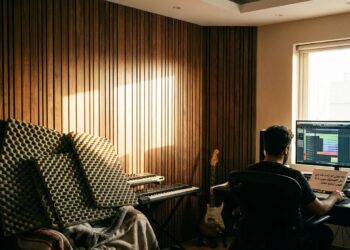 ۵ دلیلی که باعث شد من پنل آکوستیک چوبی را به فومی ترجیح دهم